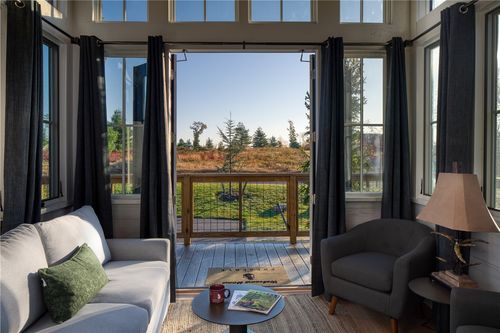 28 Alexander Cir, Richmond, RI, 02898-1251 | Card Image