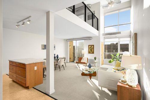 apt-215-1829 3rd Ave S, Minneapolis, MN, 55404-2185 | Card Image