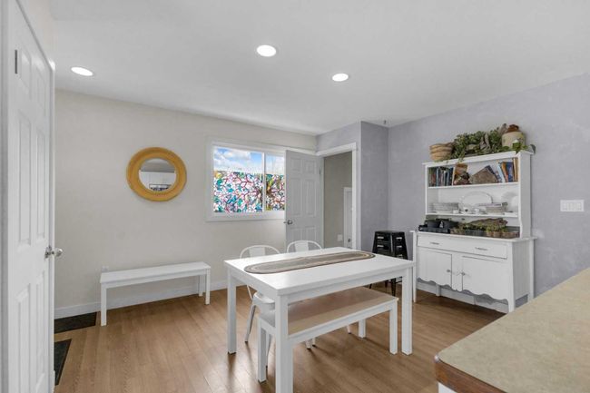 28 45 Street Crescent, Home with 4 bedrooms, 2 bathrooms and 2 parking in Sylvan Lake AB | Image 5
