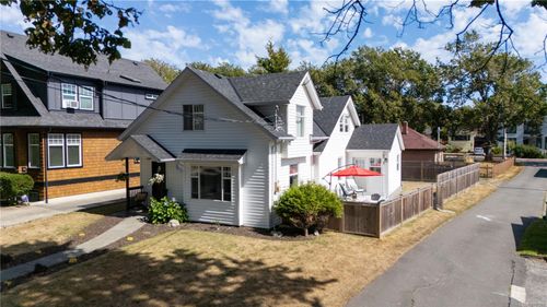 15 Pilot St, Victoria, BC, V8V2A5 | Card Image