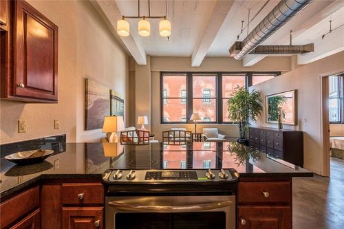 apt-405-1535 Walnut St, Kansas City, MO, 64108-1344 | Card Image