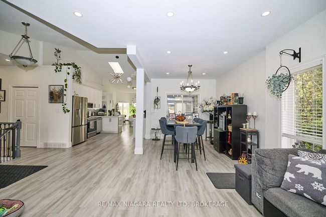 637 Carl Rd, House other with 5 bedrooms, 4 bathrooms and 20 parking in Port Robinson ON | Image 10