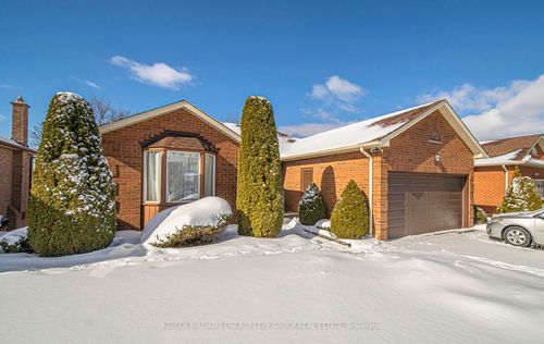 8 Hialeah Cres, Whitby, ON, L1N6R1 | Card Image