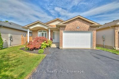 8159 Barrett Cres, House other with 3 bedrooms, 2 bathrooms and 5 parking in Niagara Falls ON | Image 1