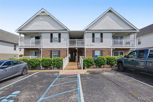 1121 Saravalle Dr, Saint Peters, MO, 63376-8220 | Card Image