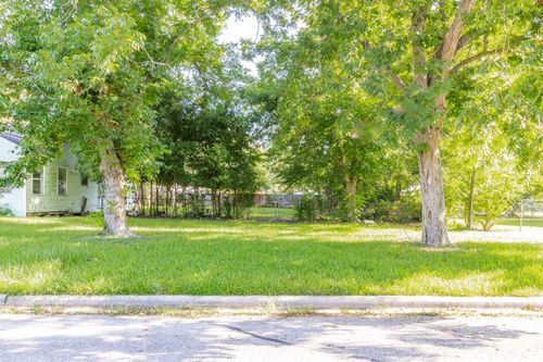 404 Harvey Ave, Baytown, TX, 77520-2836 | Card Image