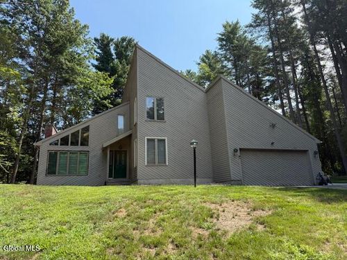 18 Innisbrook Dr, Clifton Park, NY, 12065-2909 | Card Image