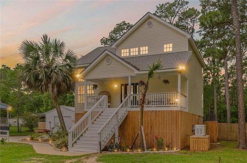 123 Dewberry St, Dauphin Island, AL, 36528-4527 | Card Image