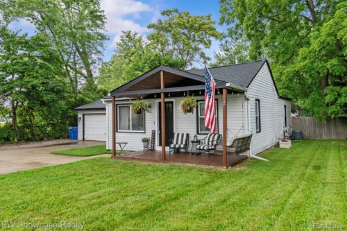 2850 Oldsmobile Ave, Waterford, MI, 48328-2644 | Card Image