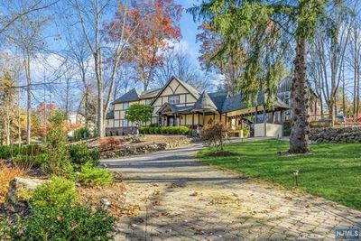 304 Saddle River Road, Home with 4 bedrooms, 4 bathrooms and null parking in Upper Saddle River NJ | Image 3