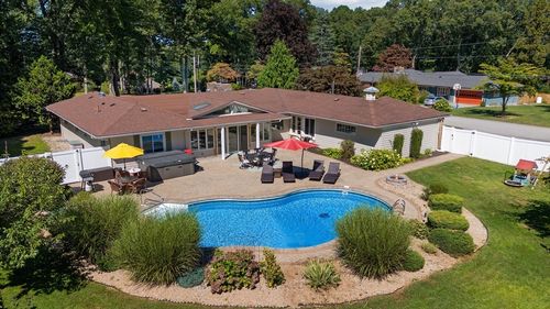 48 Maplecrest Dr, Greenville, RI, 02828-2914 | Card Image