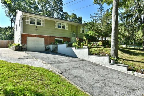16 Edgar Dr, Smithtown, NY, 11787-1604 | Card Image