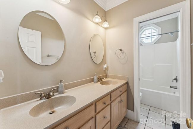 Full Bath Main Floor | Image 15