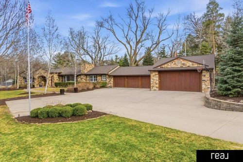 805 Ridgewood Ave, Omaha, NE, 68114-5361 | Card Image