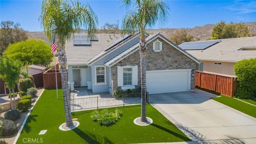 565 Pooley Dr, Hemet, CA, 92545-8812 | Card Image