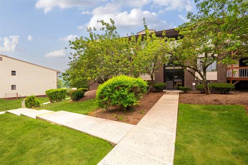 186 Country Club Ln, Pomona, NY, 10970-2455 | Card Image