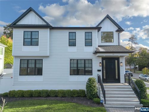 75 Bergen St, Westwood, NJ, 07675-2332 | Card Image