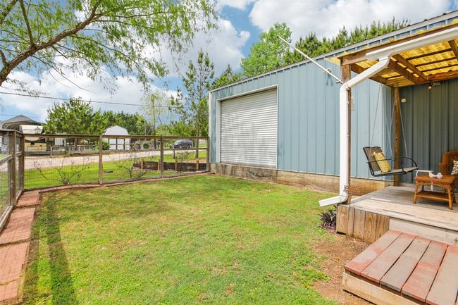 Fenced dog run area. | Image 28