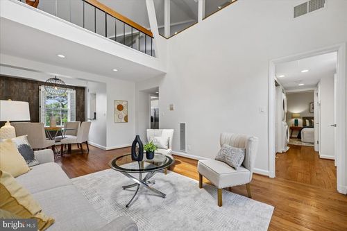 e323-3621 39th St Nw, WASHINGTON, DC, 20016-5508 | Card Image