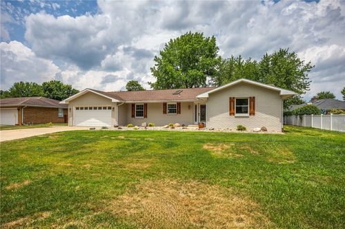 810 Park Hills Dr, Effingham, IL, 62401-3124 | Card Image