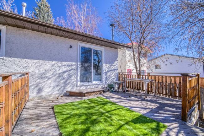 12 Shawmeadows Close Sw, Home with 4 bedrooms, 2 bathrooms and 2 parking in Calgary AB | Image 15
