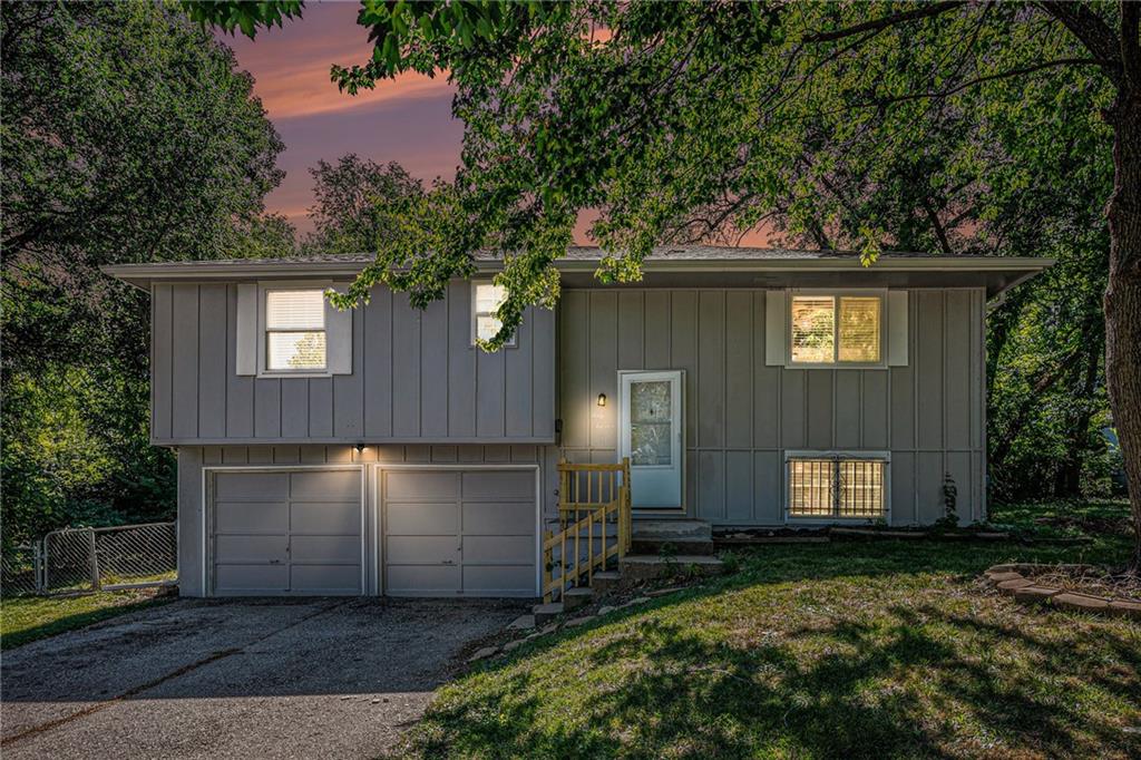 150th Ter, Grandview, MO 64030