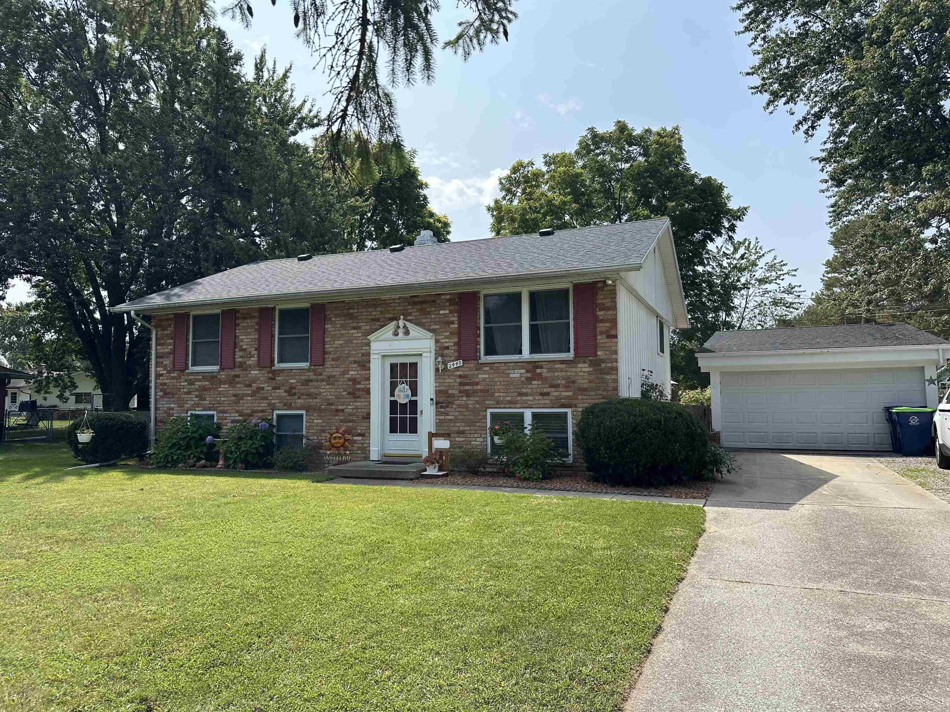 Lochmoor Pl, Saginaw, MI 48603