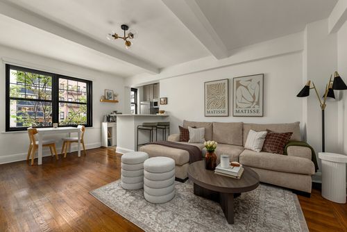2j-200 E 16th St, New York, NY, 10003-3708 | Card Image