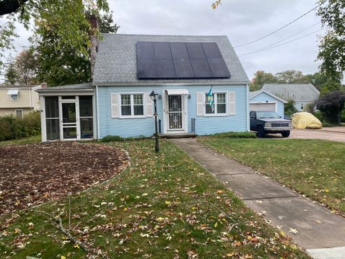 21 Saint John St, Manchester, CT, 06040-3911 | Card Image