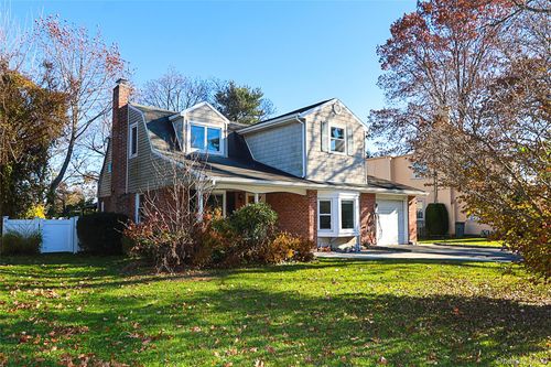 174 Parkside Dr, Roslyn Heights, NY, 11577-2210 | Card Image