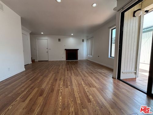 2-10574 Sunland Blvd, Sunland, CA, 91040 | Card Image