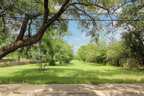 633 Uhland Rd, San Marcos, TX, 78666-6640 | Card Image