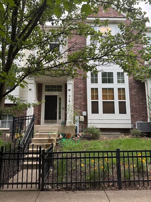 516 Grosvenor Ln, Aurora, IL, 60504-4410 | Card Image