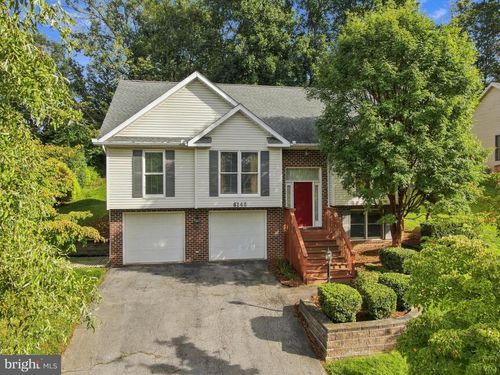6146 Greenbriar Dr, FAYETTEVILLE, PA, 17222-9675 | Card Image