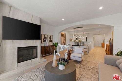 204-4711 Ambrose Ave, LOS ANGELES, CA, 90027 | Card Image