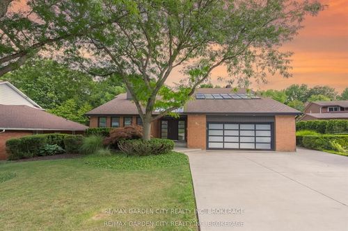 86 Tremont Dr, Saint Catharines, ON, L2T3B2 | Card Image