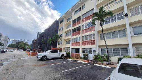 apt-202d-215 Se 3rd Ave, Hallandale Beach, FL, 33009-1602 | Card Image