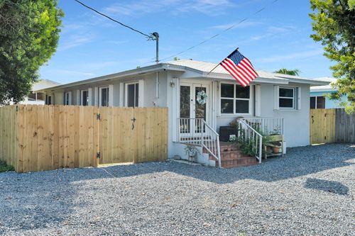 202 Hibiscus St, Tavernier, FL, 33070-2214 | Card Image