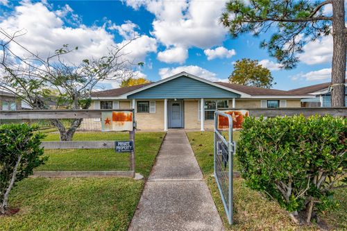 1350 Strawberry St, League City, TX, 77573-8836 | Card Image