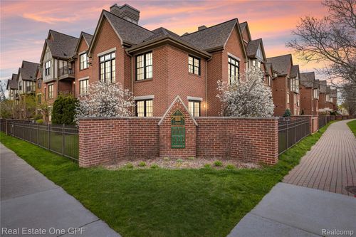 12 Pointe Park Pl, Grosse Pointe Park, MI, 48230-1381 | Card Image