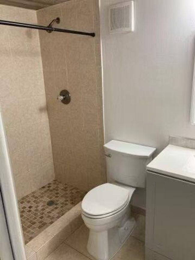 APT-322 - 8025 Sw 107 Th Ave, Condo with 2 bedrooms, 2 bathrooms and null parking in Miami FL | Image 8