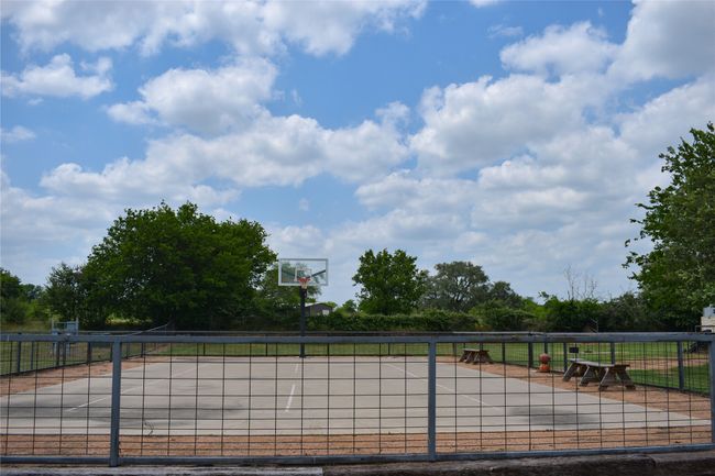 11001 Yankie Rd, Home with 3 bedrooms, 3 bathrooms and null parking in China Spring TX | Image 22