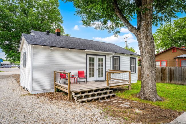 150 W Faust St, House other with 2 bedrooms, 3 bathrooms and null parking in New Braunfels TX | Image 12
