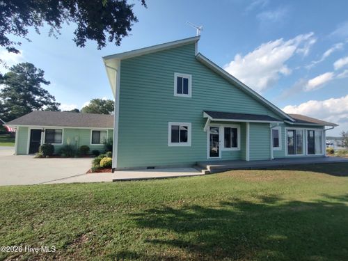 224 River Reach Dr, Swansboro, NC, 28584-9121 | Card Image