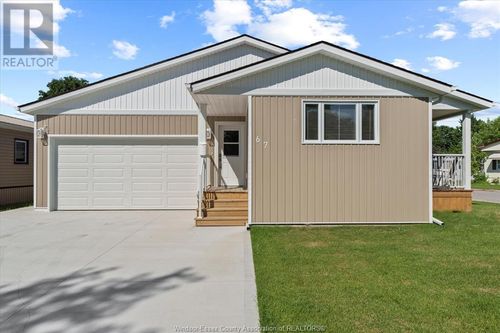 67 Dana Dr, Essex, ON, N8M1Z7 | Card Image