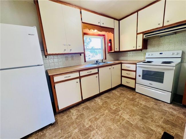 211 W 22 Nd St, House other with 2 bedrooms, 1 bathrooms and null parking in Higginsville MO | Image 6