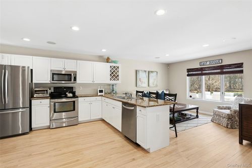 4 Polo Grounds Ln, East Quogue, NY, 11942-3631 | Card Image