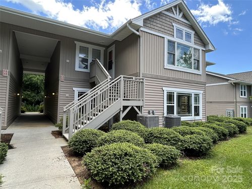 89 Morningside Ln, Hendersonville, NC, 28792-3228 | Card Image
