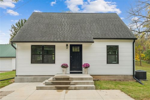 1302 Arrowhead Rd, Mount Vernon, IA, 52314-9701 | Card Image