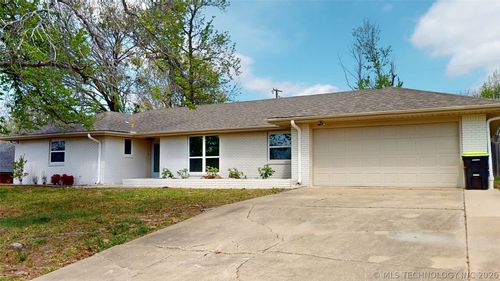 1918 E 15th St, Ada, OK, 74820-7105 | Card Image